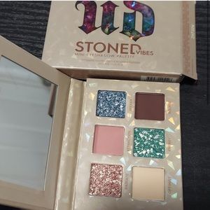 New! Urban Decay Stoned Vibes Palette